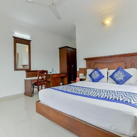 Hotel Centre Point Kochi Esterno foto