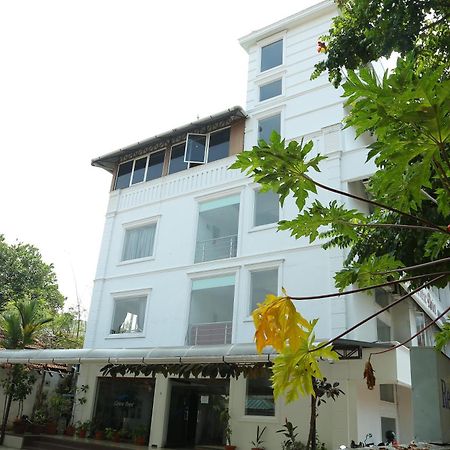Hotel Centre Point Kochi Esterno foto