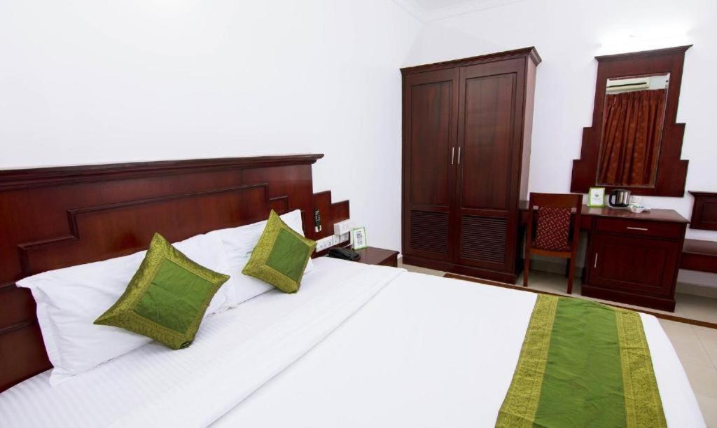 Hotel Centre Point Kochi Esterno foto