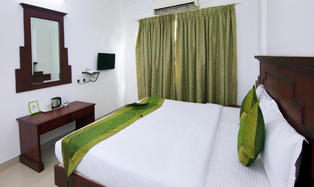 Hotel Centre Point Kochi Esterno foto