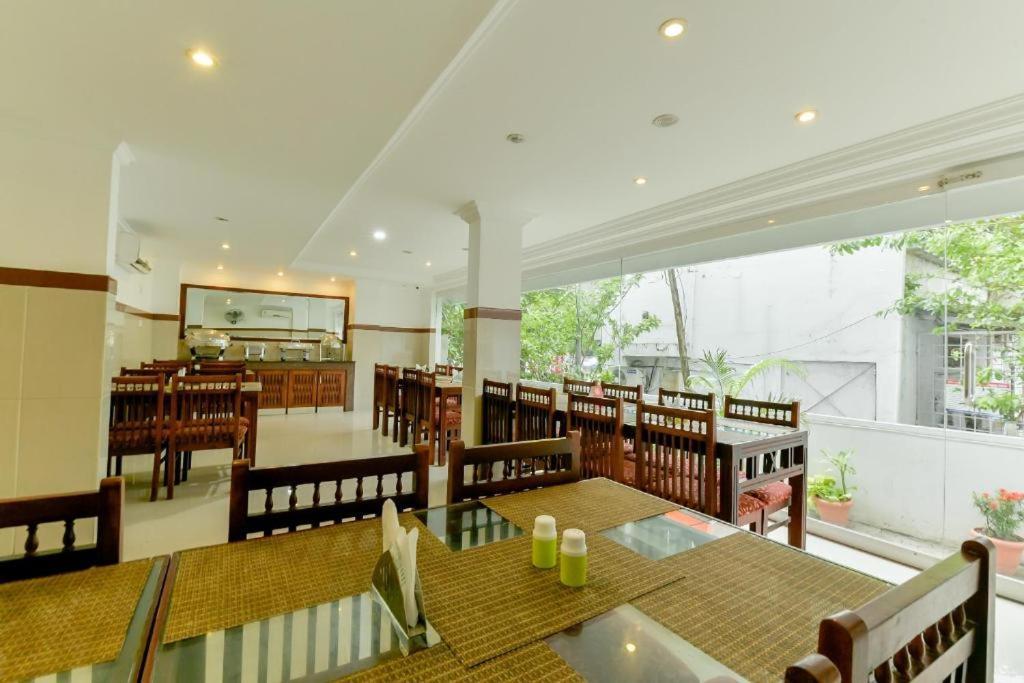 Hotel Centre Point Kochi Esterno foto