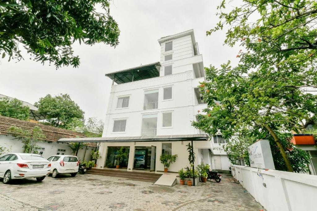 Hotel Centre Point Kochi Esterno foto